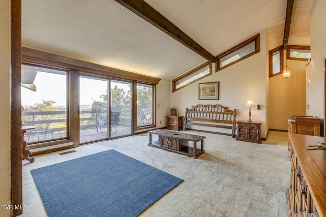 1734 Crockett Ridge, Bristol, VA 24201
