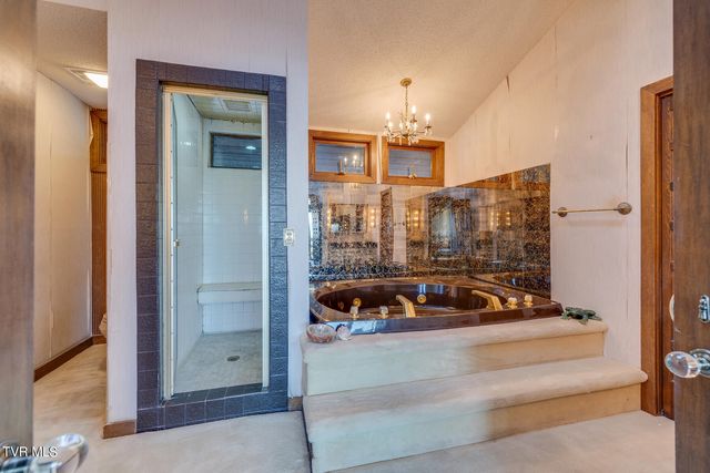 1734 Crockett Ridge, Bristol, VA 24201