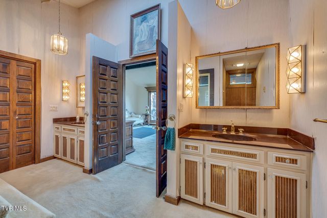 1734 Crockett Ridge, Bristol, VA 24201