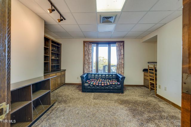 1734 Crockett Ridge, Bristol, VA 24201