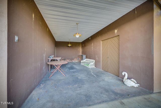 1734 Crockett Ridge, Bristol, VA 24201