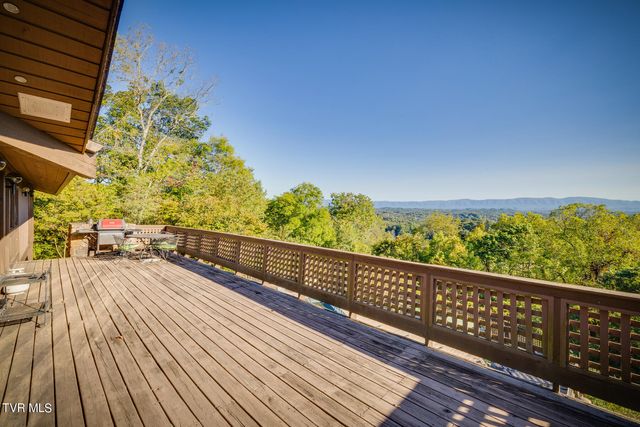 1734 Crockett Ridge, Bristol, VA 24201