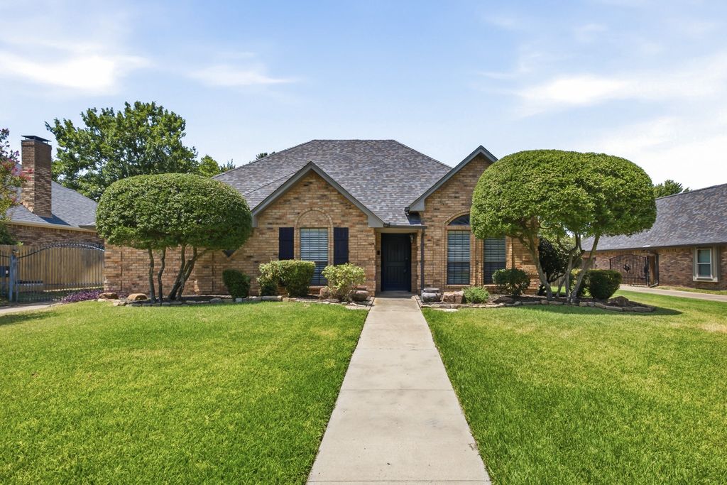 11 Edgemere Drive, Trophy Club, TX 76262