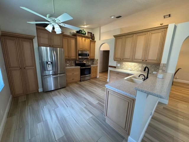 6693 Sun River Road, Boynton Beach, FL 33437