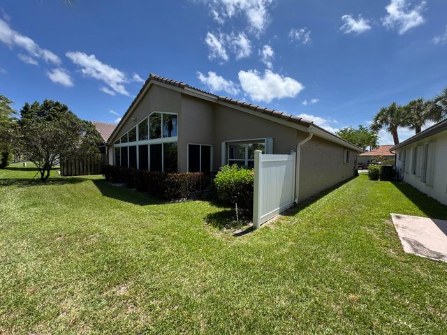 6693 Sun River Road, Boynton Beach, FL 33437