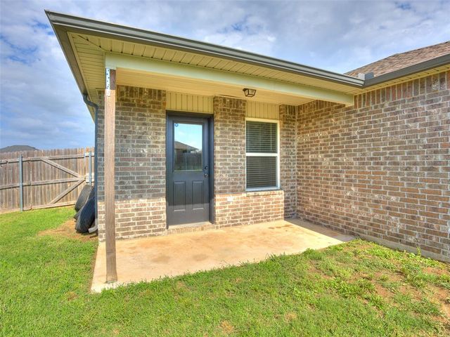 215 Waterside Drive, Newcastle, OK 73065