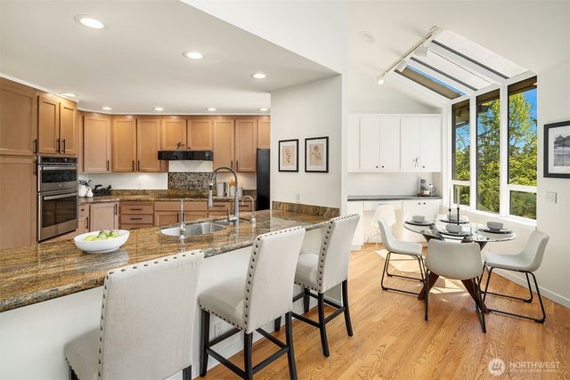11257 NE 37th Place, Bellevue, WA 98004