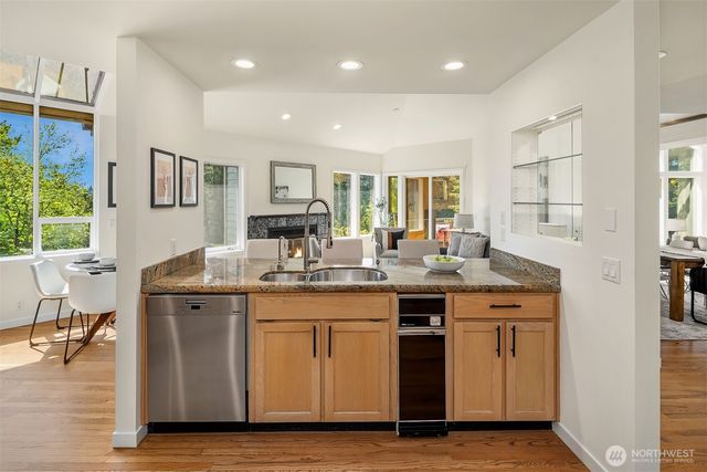 11257 NE 37th Place, Bellevue, WA 98004