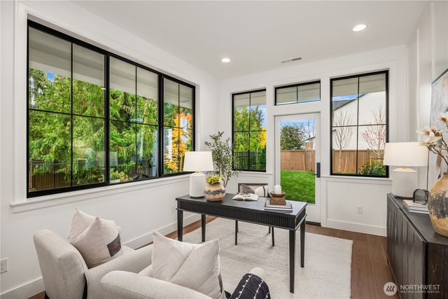 13988 SE 5th Street, Bellevue, WA 98005