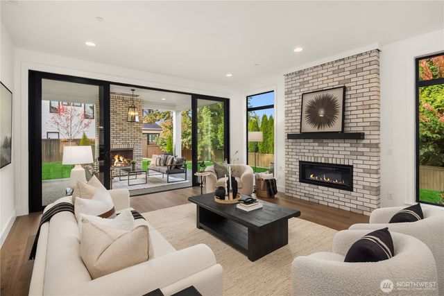 13988 SE 5th Street, Bellevue, WA 98005