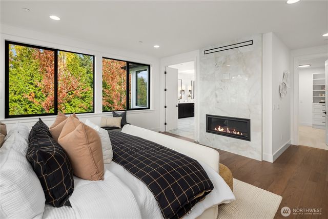 13988 SE 5th Street, Bellevue, WA 98005