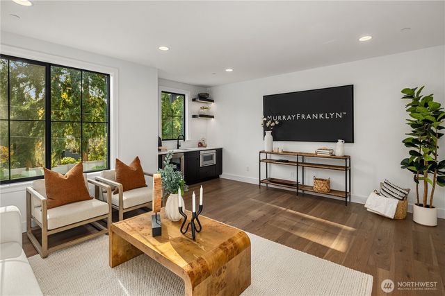 13988 SE 5th Street, Bellevue, WA 98005