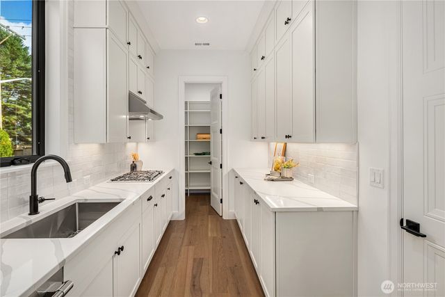 13988 SE 5th Street, Bellevue, WA 98005