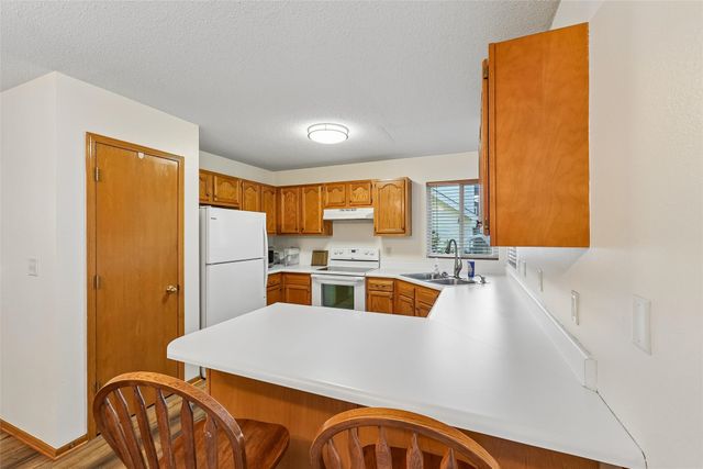 6915 Deerview Drive, Urbandale, IA 50322