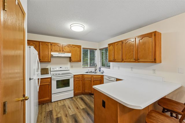 6915 Deerview Drive, Urbandale, IA 50322