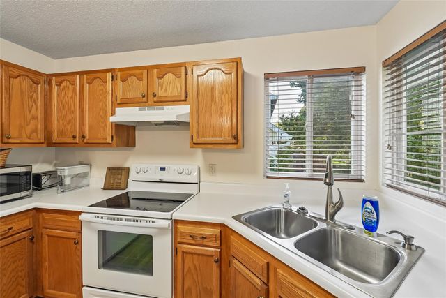 6915 Deerview Drive, Urbandale, IA 50322