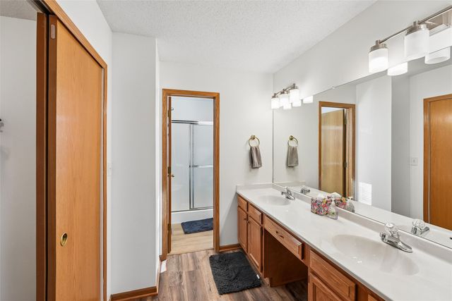 6915 Deerview Drive, Urbandale, IA 50322
