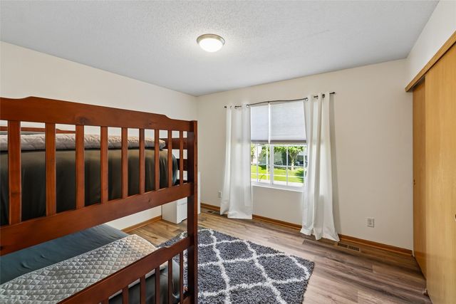 6915 Deerview Drive, Urbandale, IA 50322