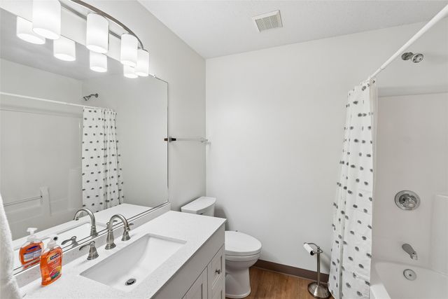 6915 Deerview Drive, Urbandale, IA 50322