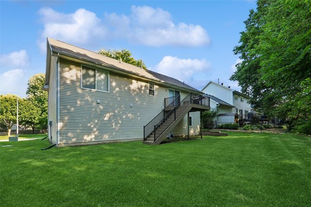 6915 Deerview Drive, Urbandale, IA 50322