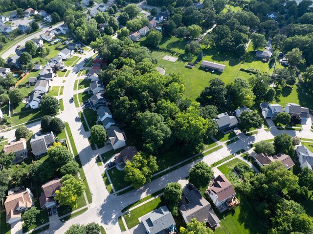 6915 Deerview Drive, Urbandale, IA 50322