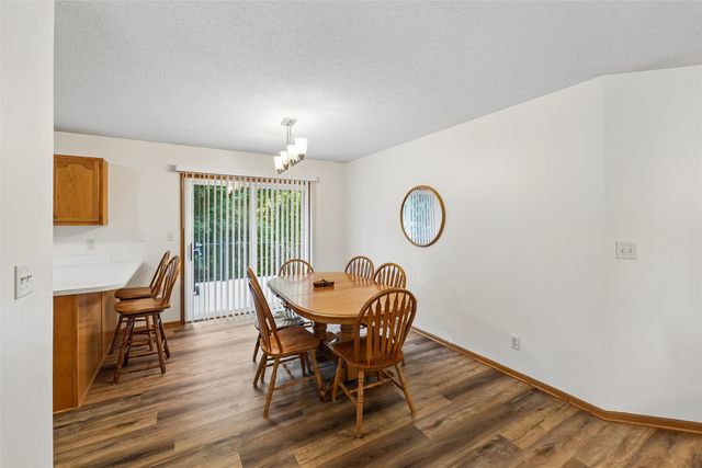 6915 Deerview Drive, Urbandale, IA 50322