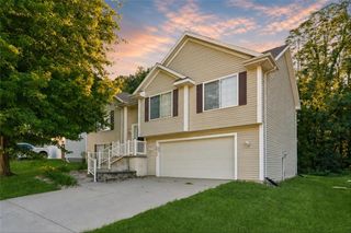6915 Deerview Drive, Urbandale, IA 50322