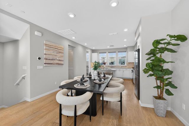 818 Gridley Terrace 4, Sunnyvale, CA 94085