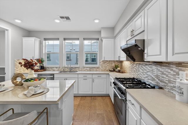 818 Gridley Terrace 4, Sunnyvale, CA 94085