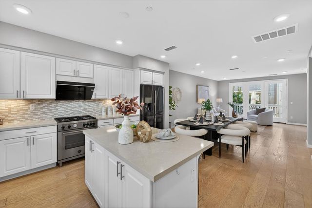 818 Gridley Terrace 4, Sunnyvale, CA 94085