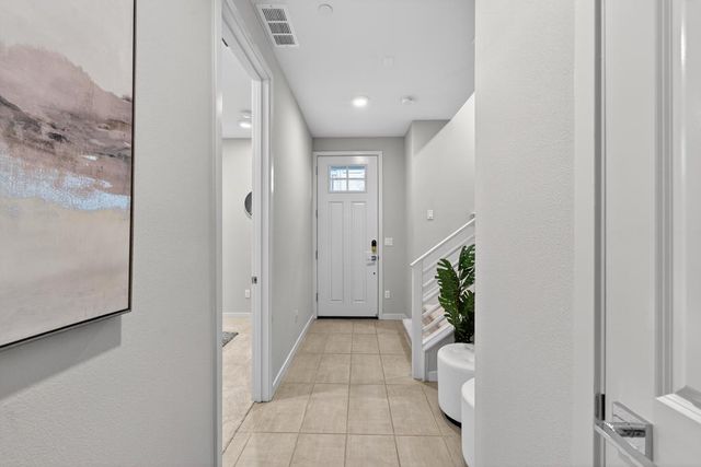 818 Gridley Terrace 4, Sunnyvale, CA 94085