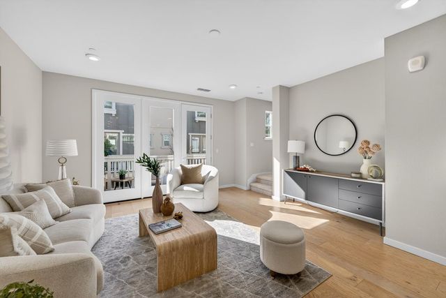 818 Gridley Terrace 4, Sunnyvale, CA 94085