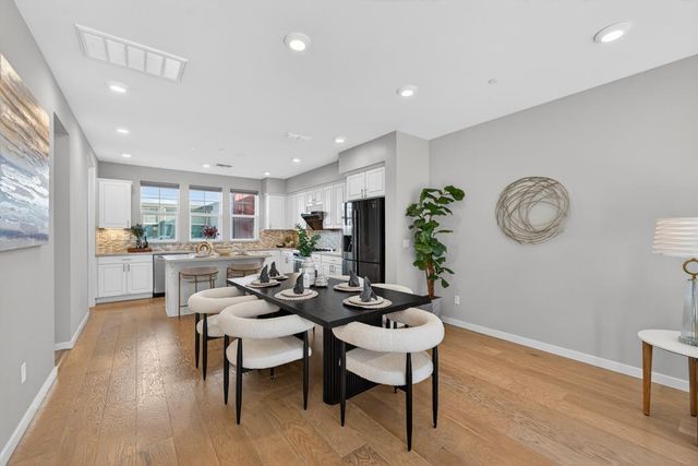 818 Gridley Terrace 4, Sunnyvale, CA 94085