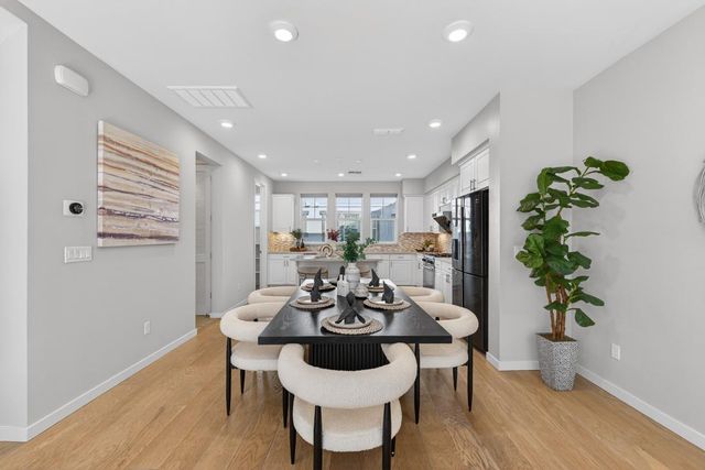 818 Gridley Terrace 4, Sunnyvale, CA 94085