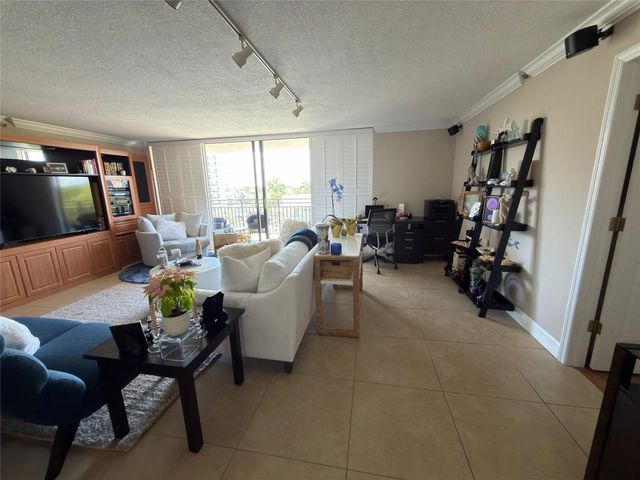 1167 Hillsboro Mile 308, Hillsboro Beach, FL 33062