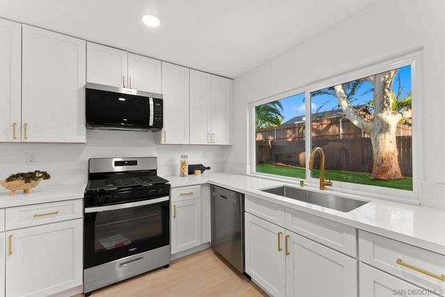 1215 Armstrong Circle, Escondido, CA 92027