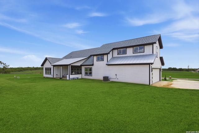 207 Hidden Ranch, Floresville, TX 78114