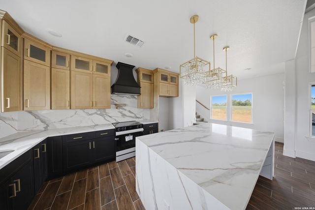 207 Hidden Ranch, Floresville, TX 78114