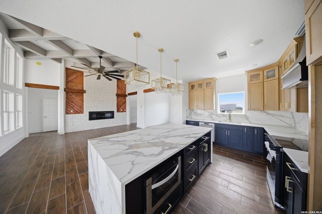 207 Hidden Ranch, Floresville, TX 78114