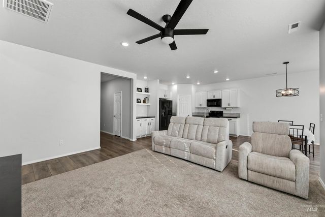 404 Chalcedony, Caldwell, ID 83605