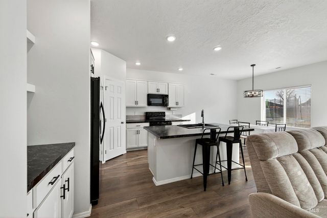 404 Chalcedony, Caldwell, ID 83605