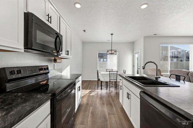 404 Chalcedony, Caldwell, ID 83605