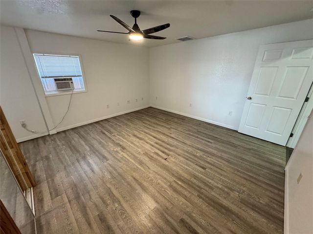 306 N IONA AVENUE, Fruitland Park, FL 34731