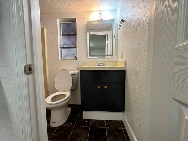 306 N IONA AVENUE, Fruitland Park, FL 34731