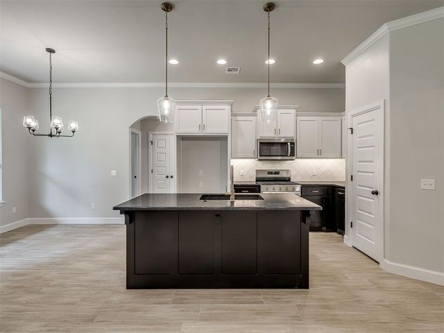 7516 Three Woods Lane, Yukon, OK 73099