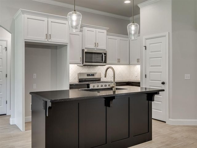 7516 Three Woods Lane, Yukon, OK 73099