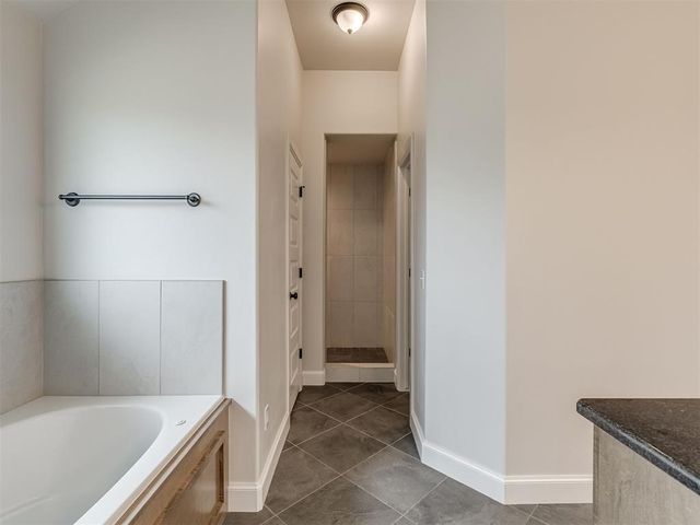 7516 Three Woods Lane, Yukon, OK 73099