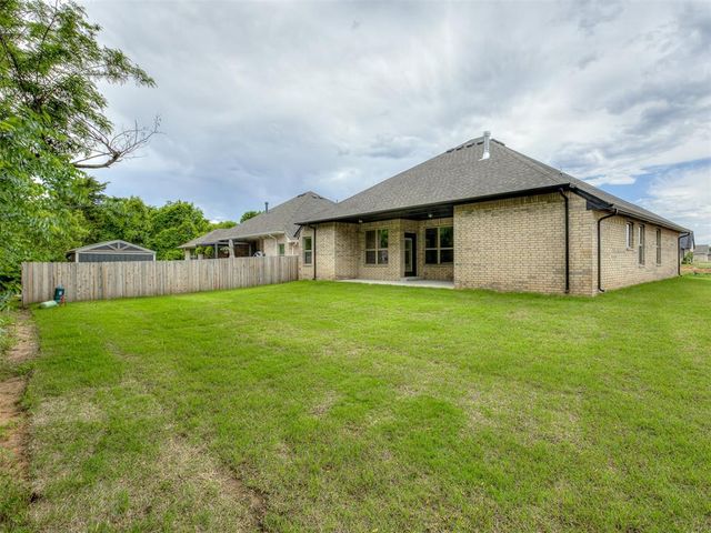7516 Three Woods Lane, Yukon, OK 73099