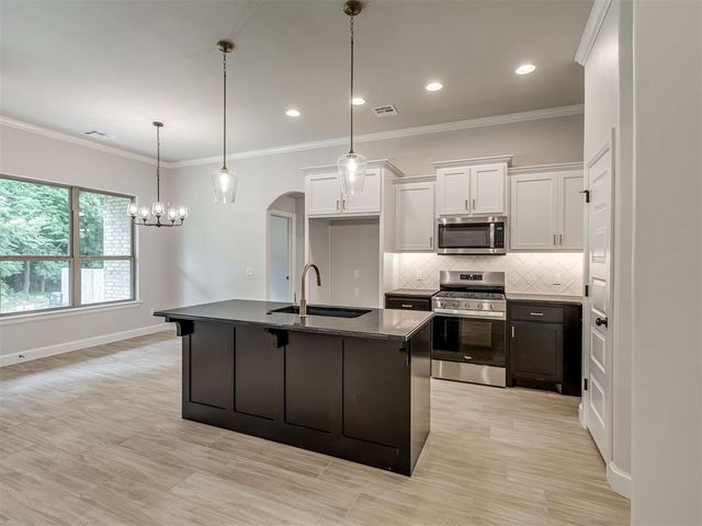 7516 Three Woods Lane, Yukon, OK 73099