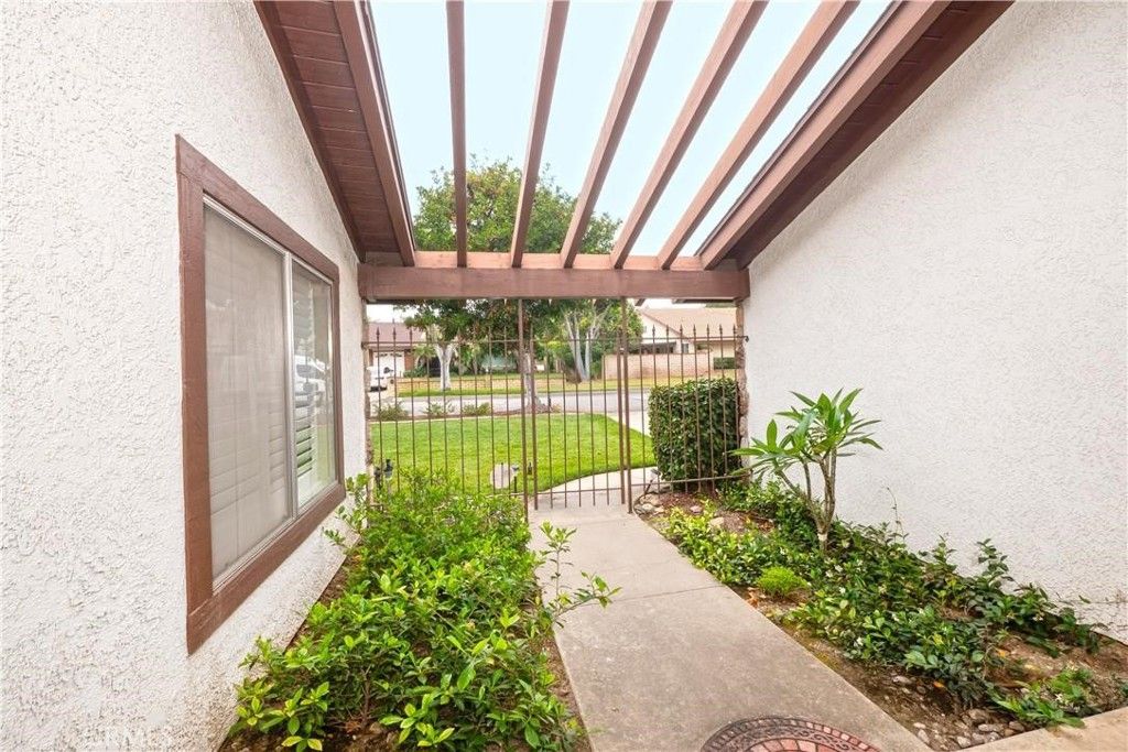 Image 13 of property listing at 946 Coronado, Upland, CA 91786